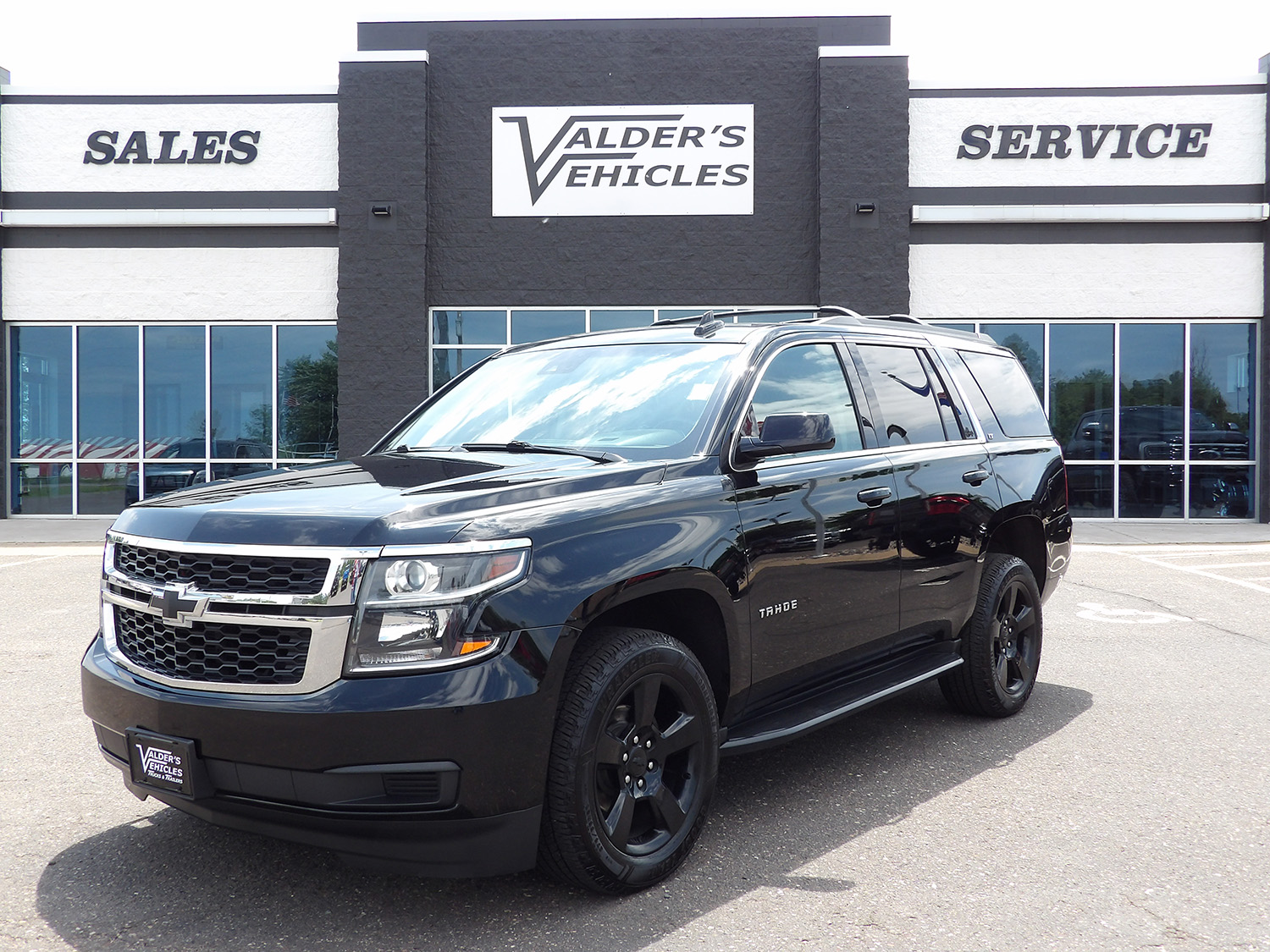 Used 2019 Chevrolet Tahoe LT with VIN 1GNSKBKC2KR257401 for sale in Hinckley, Minnesota