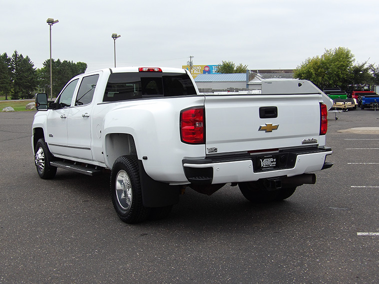 2015 Chevrolet Silverado 3500HD High Country photo 3