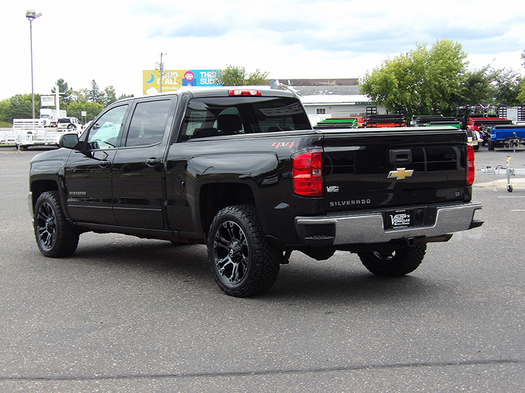 2018 Chevrolet Silverado 1500 LT photo 3