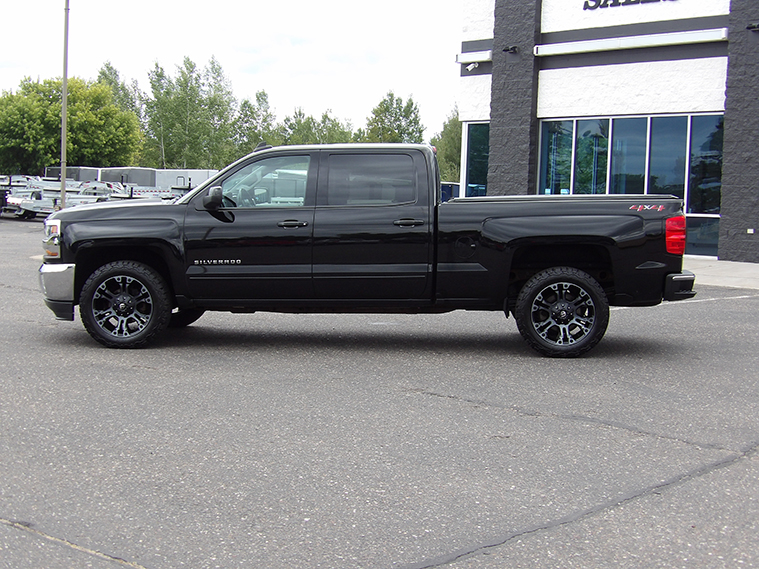 2018 Chevrolet Silverado 1500 LT photo 2