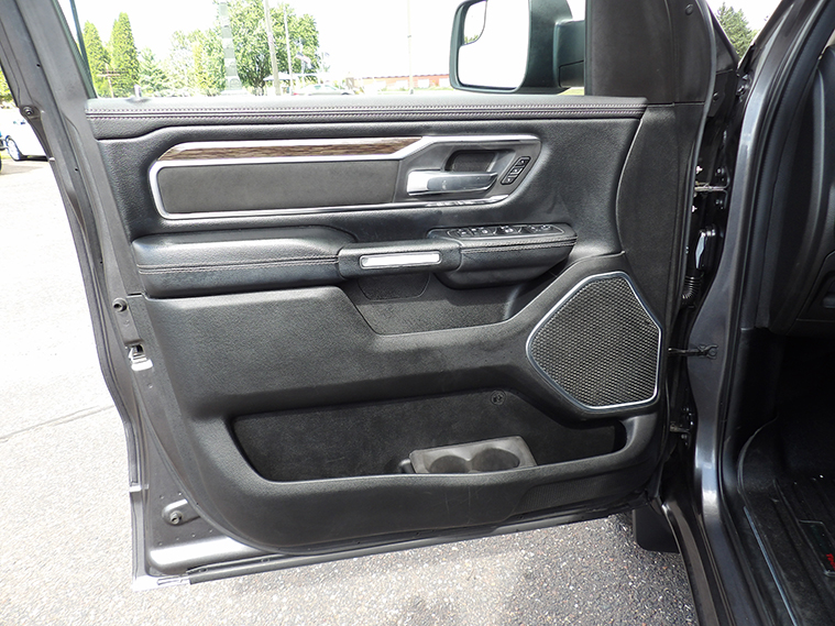 2019 Ram 1500 Laramie photo 9