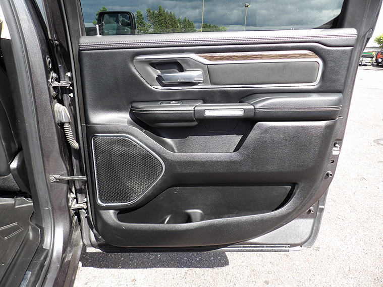 2019 Ram 1500 Laramie photo 15